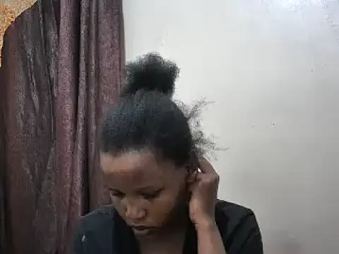 Snapshot of afrikaqueen chatting on 01-25-25, 03:30 afrikaqueen online show from 01-25-25, 03:30