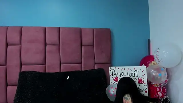 Snapshot of NinaInk chatting on 02-14-25, 11:21 NinaInk online show from 02-14-25, 11:21