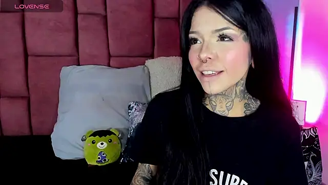 Snapshot of NinaInk chatting on 02-20-25, 11:42 NinaInk online show from 02-20-25, 11:42