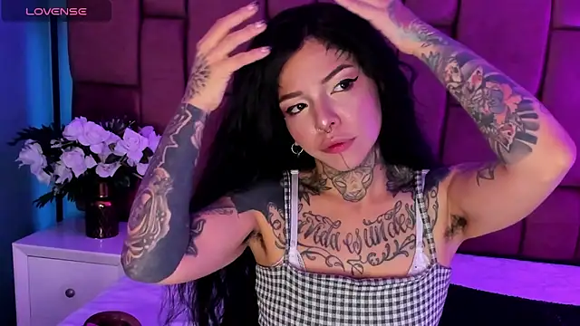 Snapshot of NinaInk chatting on 03-18-25, 11:52 NinaInk online show from 03-18-25, 11:52