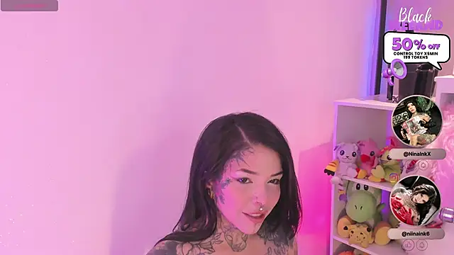 Snapshot of NinaInk chatting on 11-30-25, 01:04 NinaInk online show from 11-30-25, 01:04