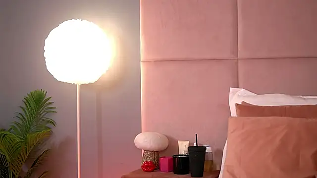 AlmaLuv online show from 04-15-26, 04:08