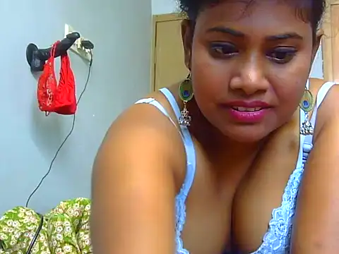 Snapshot of sexy_roma chatting on 12-22-24, 08:49 sexy roma online show from 12-22-24, 08:49