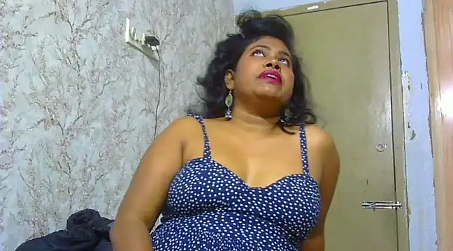 Snapshot of sexy_roma chatting on 01-14-25, 11:31 sexy roma online show from 01-14-25, 11:31