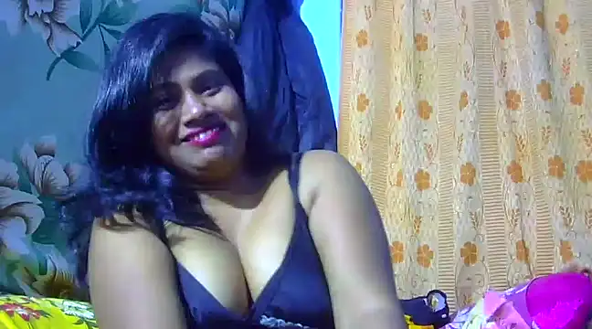 Snapshot of sexy_roma chatting on 02-28-25, 06:41 sexy roma online show from 02-28-25, 06:41