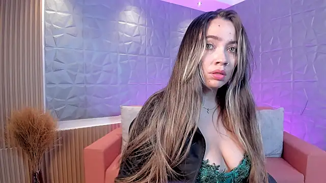 Snapshot of Alessia_Taylorr chatting on 02-25-25, 12:13 Alessia Taylorr online show from 02-25-25, 12:13