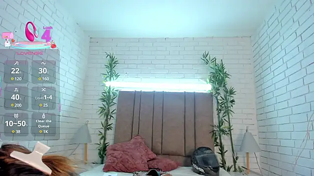 Snapshot of Alessia_Taylorr chatting on 03-08-25, 06:05 Alessia Taylorr online show from 03-08-25, 06:05