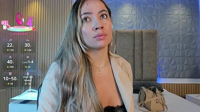 Snapshot of Alessia_Taylorr chatting on 09-12-25, 12:05 Alessia Taylorr online show from 09-12-25, 12:05