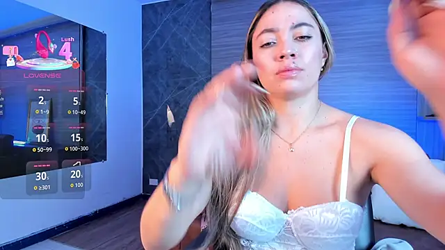 Snapshot of Alessia_Taylorr chatting on 11-24-25, 12:27 Alessia Taylorr online show from 11-24-25, 12:27