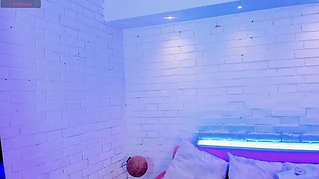 Snapshot of Alessia_Taylorr chatting on 11-29-25, 12:30 Alessia Taylorr online show from 11-29-25, 12:30