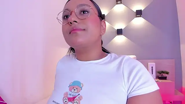 ellamontoya online show from 02-05-25, 04:27