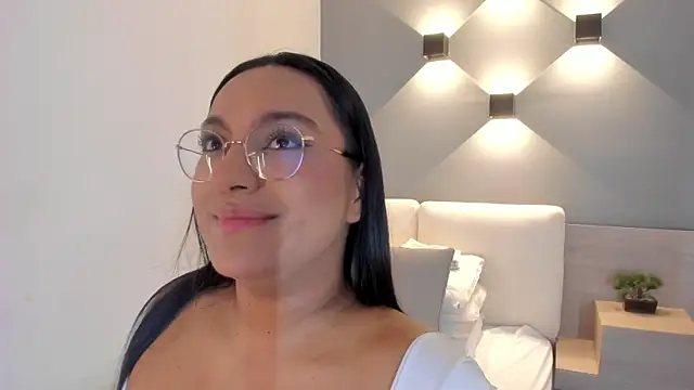 ellamontoya online show from 10-17-25, 11:02