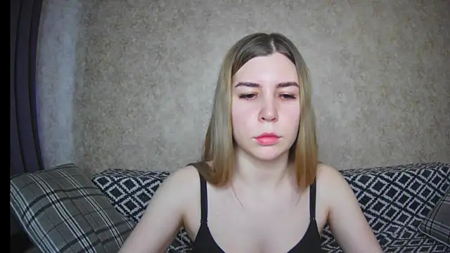 Snapshot of ElllaNuar chatting on 12-09-24, 05:18 ElllaNuar online show from 12-09-24, 05:18