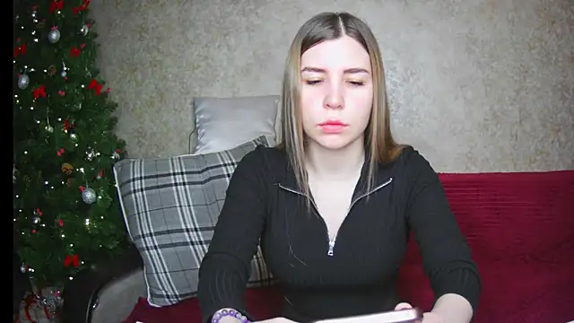 Snapshot of ElllaNuar chatting on 01-14-25, 01:15 ElllaNuar online show from 01-14-25, 01:15