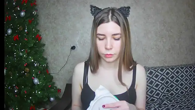 Snapshot of ElllaNuar chatting on 01-20-25, 04:43 ElllaNuar online show from 01-20-25, 04:43