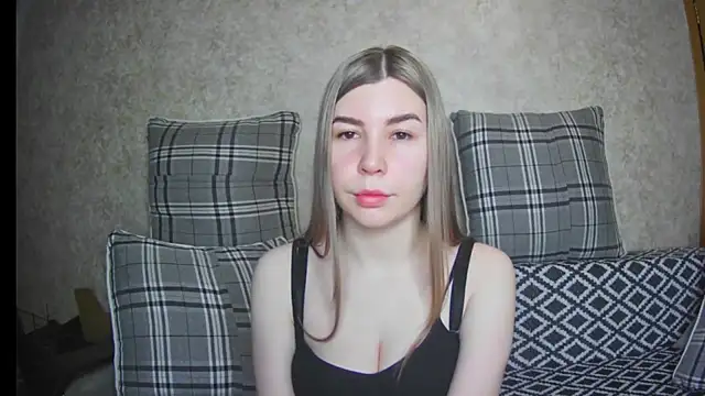 Snapshot of ElllaNuar chatting on 03-14-25, 01:48 ElllaNuar online show from 03-14-25, 01:48