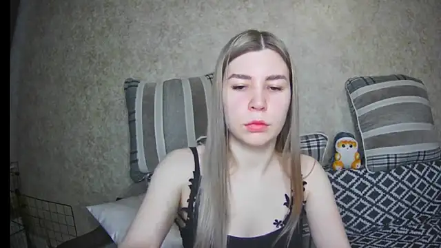 Snapshot of ElllaNuar chatting on 03-17-25, 01:35 ElllaNuar online show from 03-17-25, 01:35