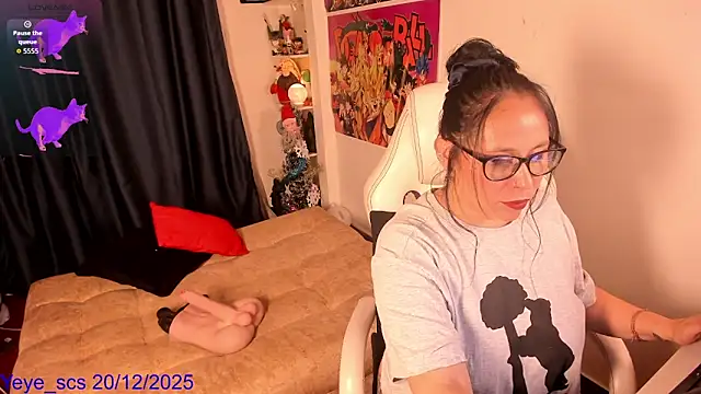 Snapshot of Yeye_scs chatting on 12-21-25, 12:40 Yeye scs online show from 12-21-25, 12:40