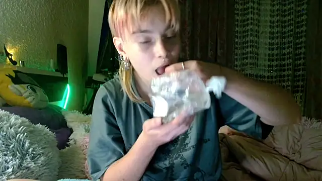 Sophie Bell online show from 05-16-26, 06:28