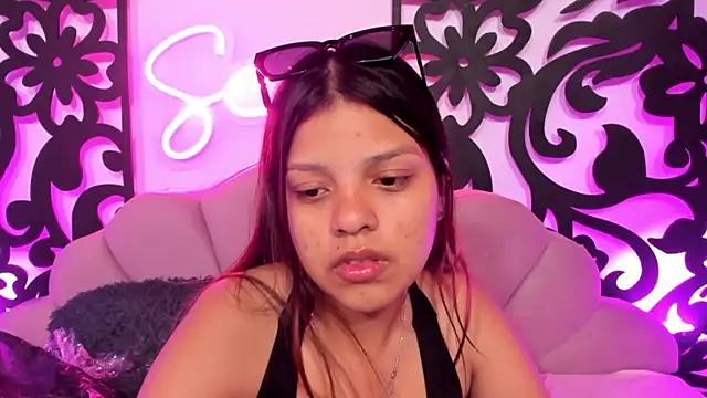 Snapshot of your_little_naughty1 chatting on 01-11-25, 10:29 your little naughty1 online show from 01-11-25, 10:29