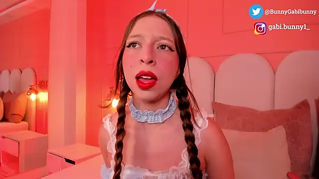 Snapshot of gabi_bunny chatting on 10-27-25, 10:25 gabi bunny online show from 10-27-25, 10:25