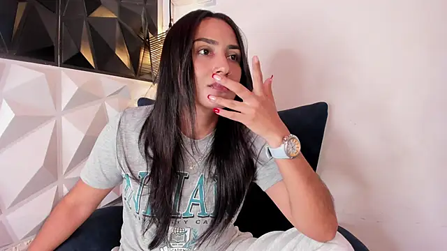 Snapshot of lia_sofiia chatting on 12-15-24, 01:32 lia sofiia online show from 12-15-24, 01:32