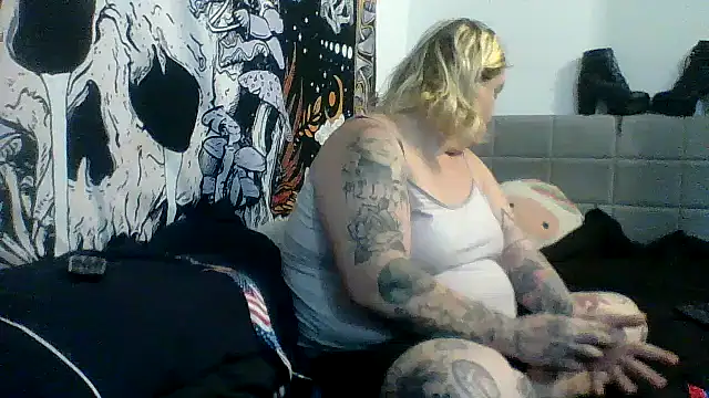 Snapshot of Trans_Girl_next_door420 chatting on 08-05-26, 04:54 Trans Girl next door420 online show from 08-05-26, 04:54