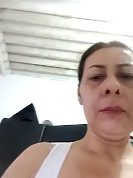 Snapshot of Mia-funny20 chatting on 02-13-25, 07:52 Mia-funny20 online show from 02-13-25, 07:52