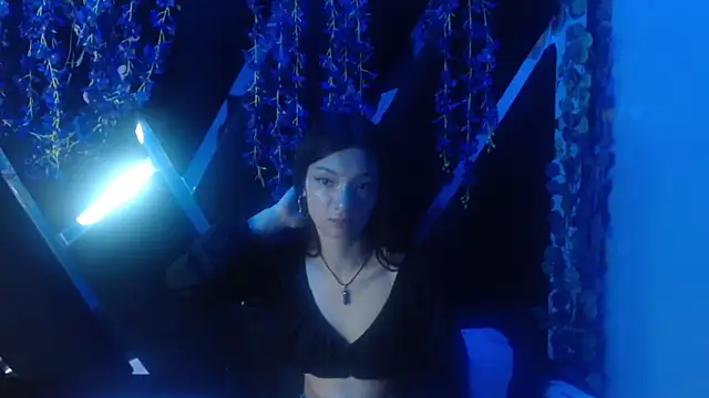 Aurora 18 online show from 09-18-25, 02:19