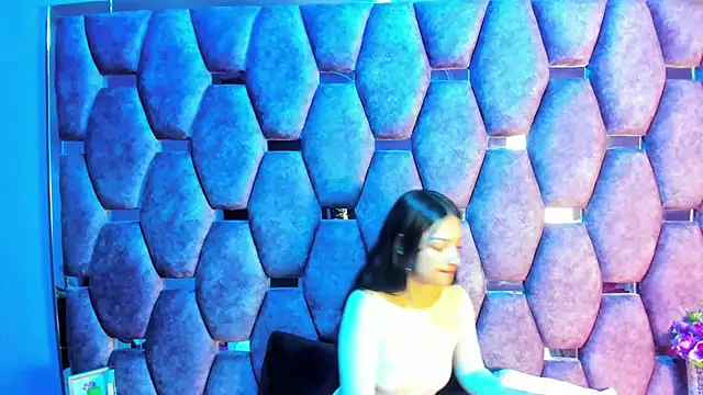 Aurora 18 online show from 10-10-25, 02:16