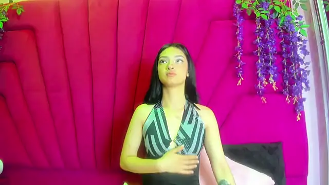 Aurora 18 online show from 10-15-25, 02:39