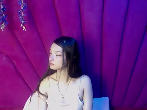 Aurora 18 online show from 04-14-26, 02:34