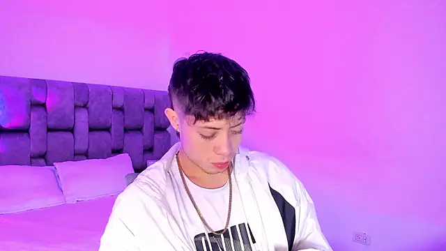 Snapshot of MarcusCollinss_ chatting on 12-11-24, 01:17 MarcusCollinss online show from 12-11-24, 01:17