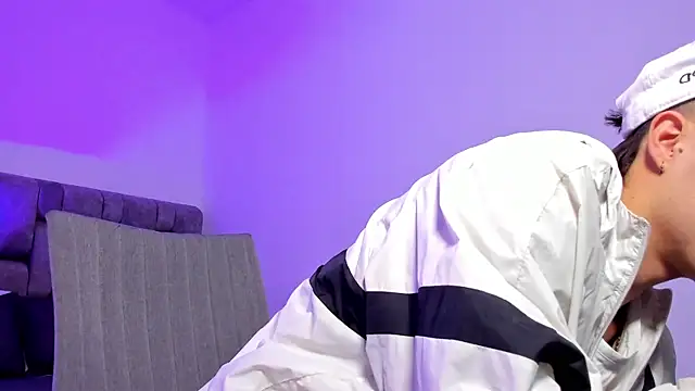 Snapshot of MarcusCollinss_ chatting on 12-17-24, 12:00 MarcusCollinss online show from 12-17-24, 12:00