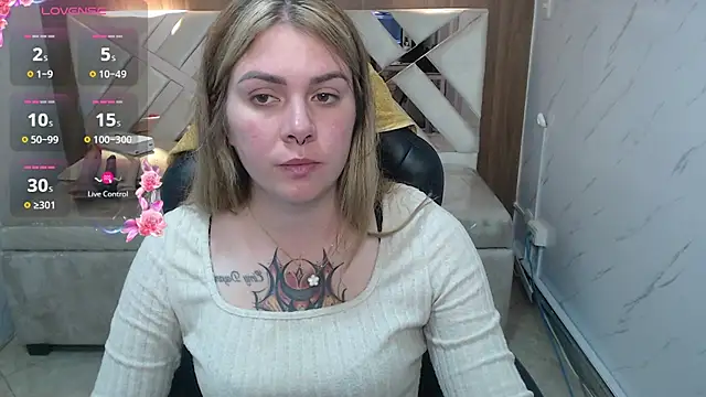 Snapshot of Paula_b_ chatting on 05-29-26, 12:47 Paula b online show from 05-29-26, 12:47