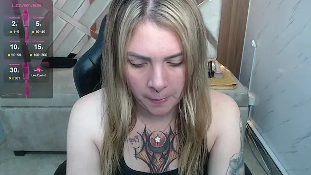 Snapshot of Paula_b_ chatting on 06-20-26, 12:52 Paula b online show from 06-20-26, 12:52