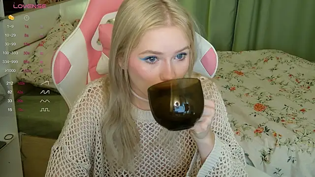 LexieLoree online show from 10-06-25, 03:04