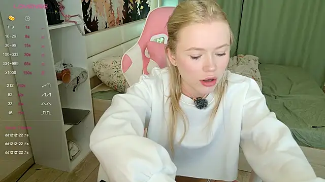 LexieLoree online show from 10-14-25, 02:56