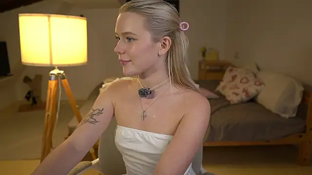 LexieLoree online show from 11-13-25, 04:17