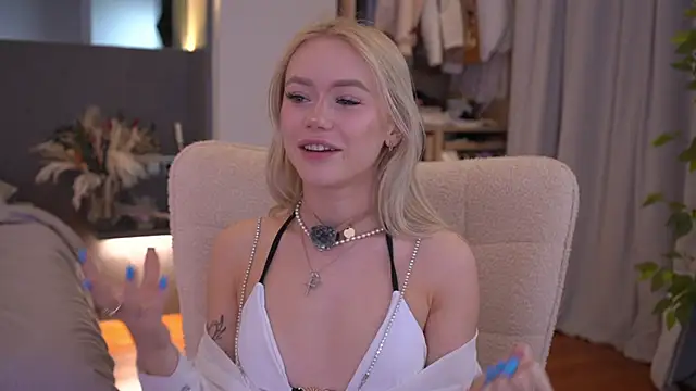 LexieLoree online show from 04-06-26, 02:42