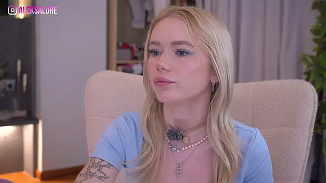 LexieLoree online show from 04-19-26, 02:33