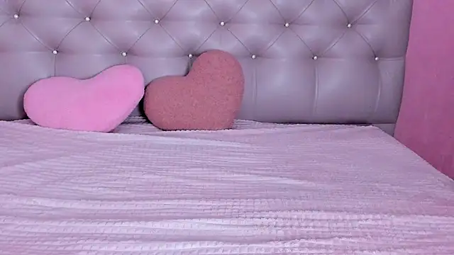 Snapshot of lulu_wolf chatting on 12-31-24, 04:27 lulu wolf online show from 12-31-24, 04:27