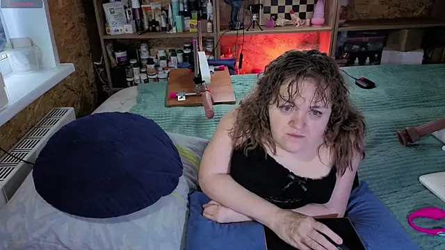 MiniNatalie online show from 11-13-25, 03:27