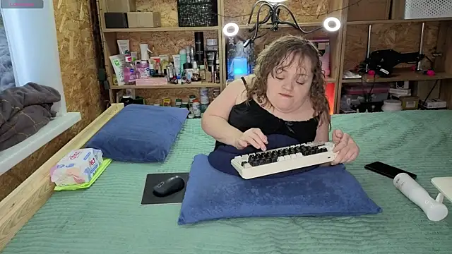 MiniNatalie online show from 12-21-25, 05:03