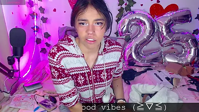 Snapshot of sophie_north chatting on 02-20-25, 03:08 sophie north online show from 02-20-25, 03:08