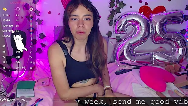 Snapshot of sophie_north chatting on 02-20-25, 06:13 sophie north online show from 02-20-25, 06:13