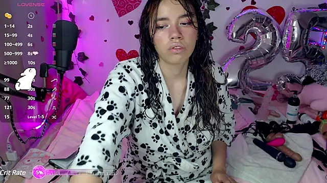 Snapshot of sophie_north chatting on 02-24-25, 04:58 sophie north online show from 02-24-25, 04:58