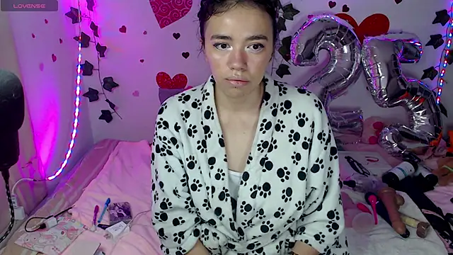 Snapshot of sophie_north chatting on 02-25-25, 03:16 sophie north online show from 02-25-25, 03:16