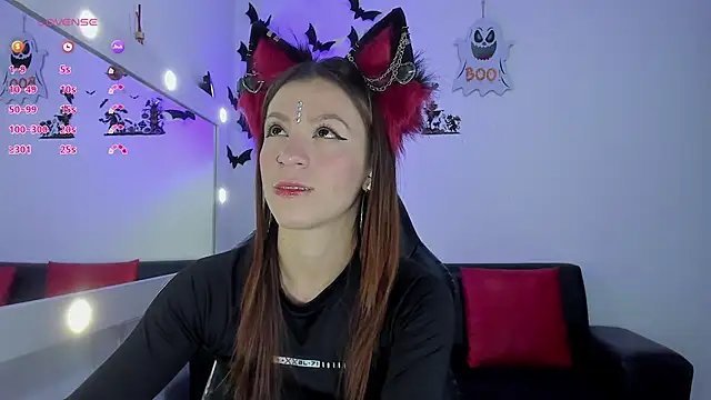 Snapshot of roxanne_jones1 chatting on 10-17-25, 07:49 roxanne jones1 online show from 10-17-25, 07:49
