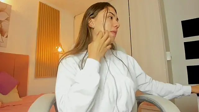 Snapshot of mia_nevaeh chatting on 01-05-25, 09:03 mia nevaeh online show from 01-05-25, 09:03